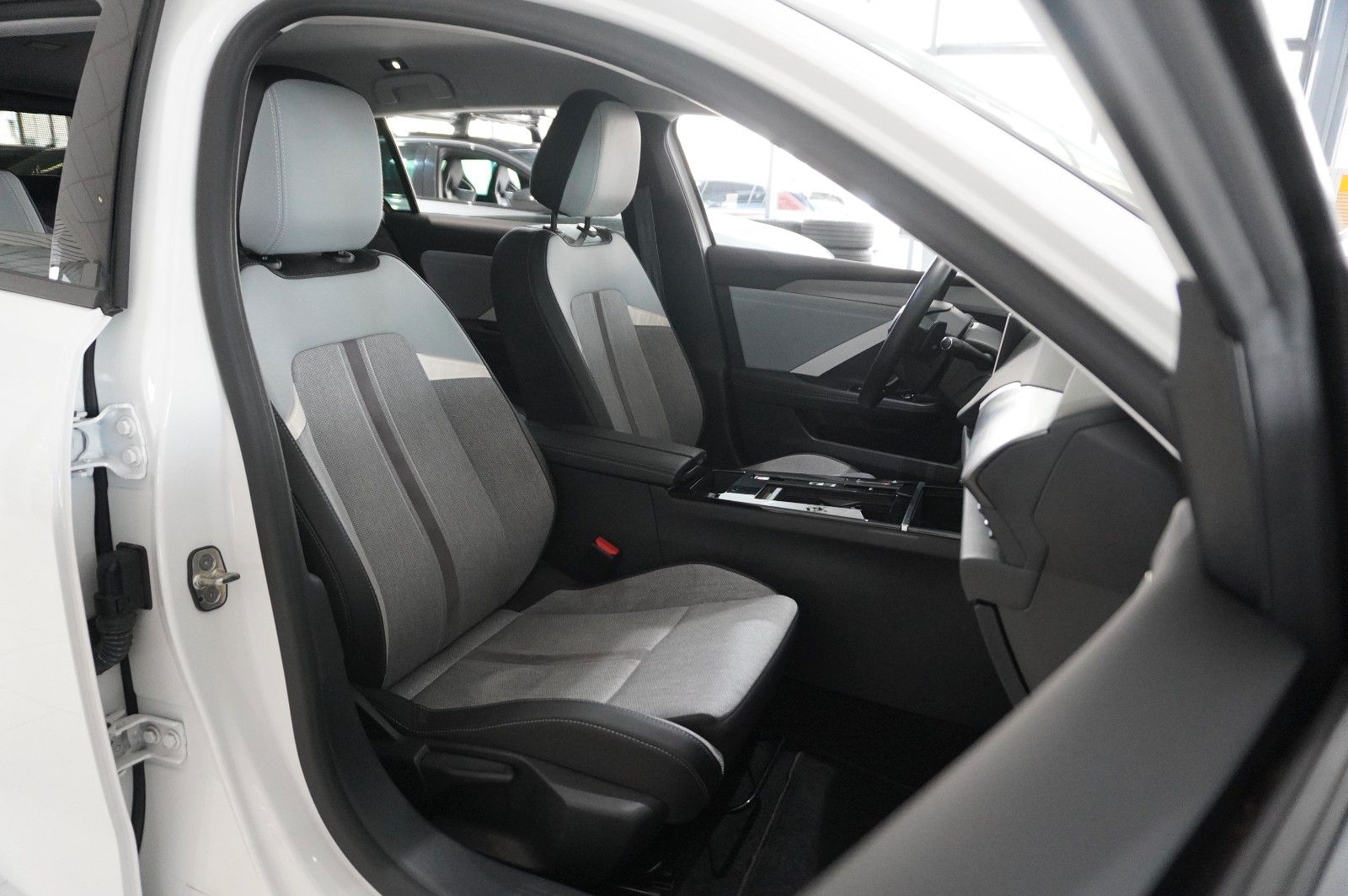 Fahrzeugabbildung Opel Astra L ST 1.5D ELEGANCE NAVI/LED/KAMERA/SPORT