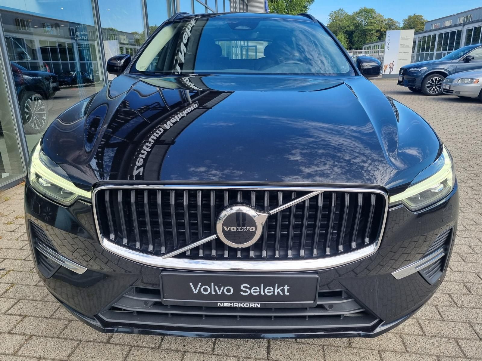 Fahrzeugabbildung Volvo XC60 B4 D Core 'Ganzjahresreifen, Google Maps'