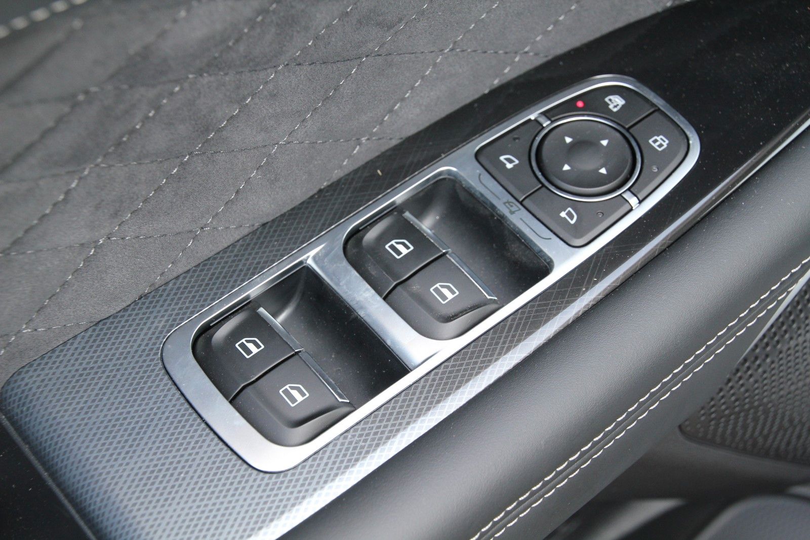 Fahrzeugabbildung GWM Wey 05 2.0 PHEV 350 kW AWD Luxury