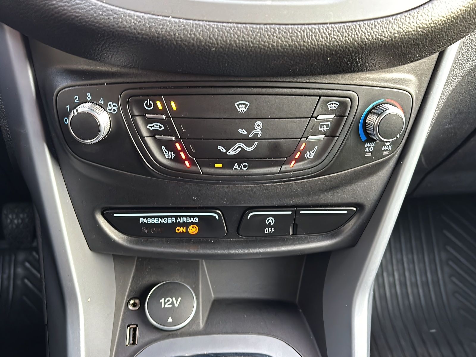 Fahrzeugabbildung Ford B-Max 1.0i Sync Edition AHK TEMPOMAT DAB WINTER
