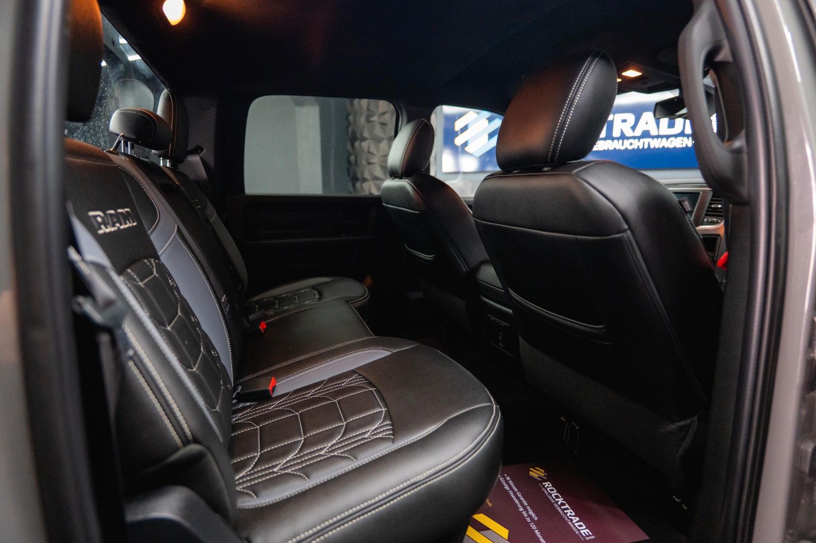 Fahrzeugabbildung Dodge RAM 5.7 V8 HEMI 4x4 OFFROAD Night-Paket *LED*AHK