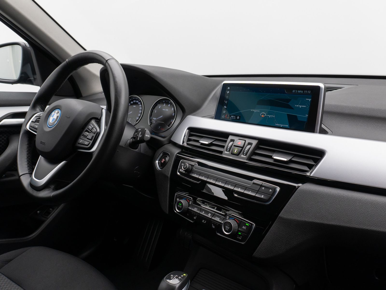 Fahrzeugabbildung BMW X1 xD25e Parkassist DAB Lordos Geschwindigkeitsr