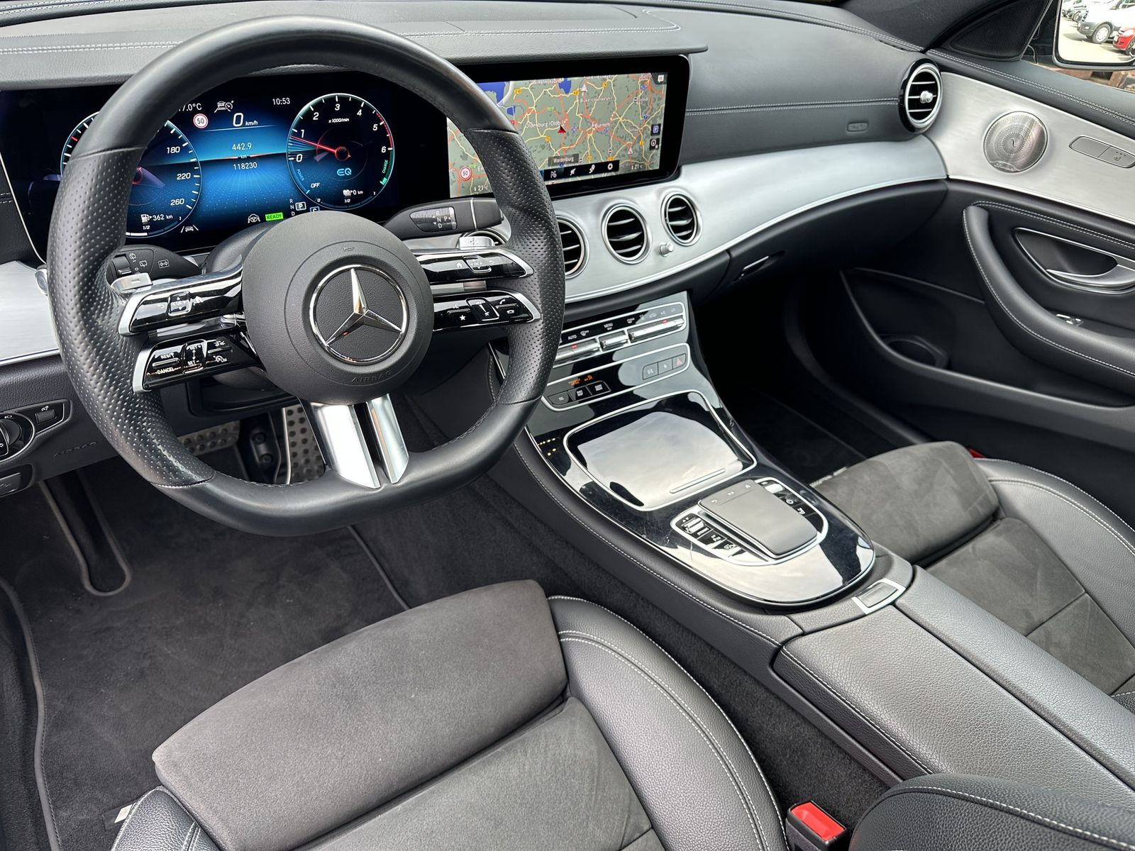 Fahrzeugabbildung Mercedes-Benz E 300de T AMG-Line NAV+LED+PANO+BURMESTER+DISTRO