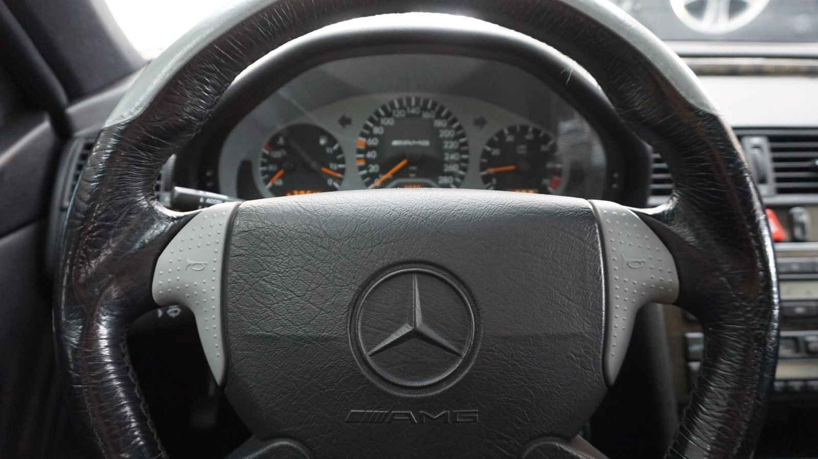 Fahrzeugabbildung Mercedes-Benz C 36 AMG aus deutscher Sammlung.
