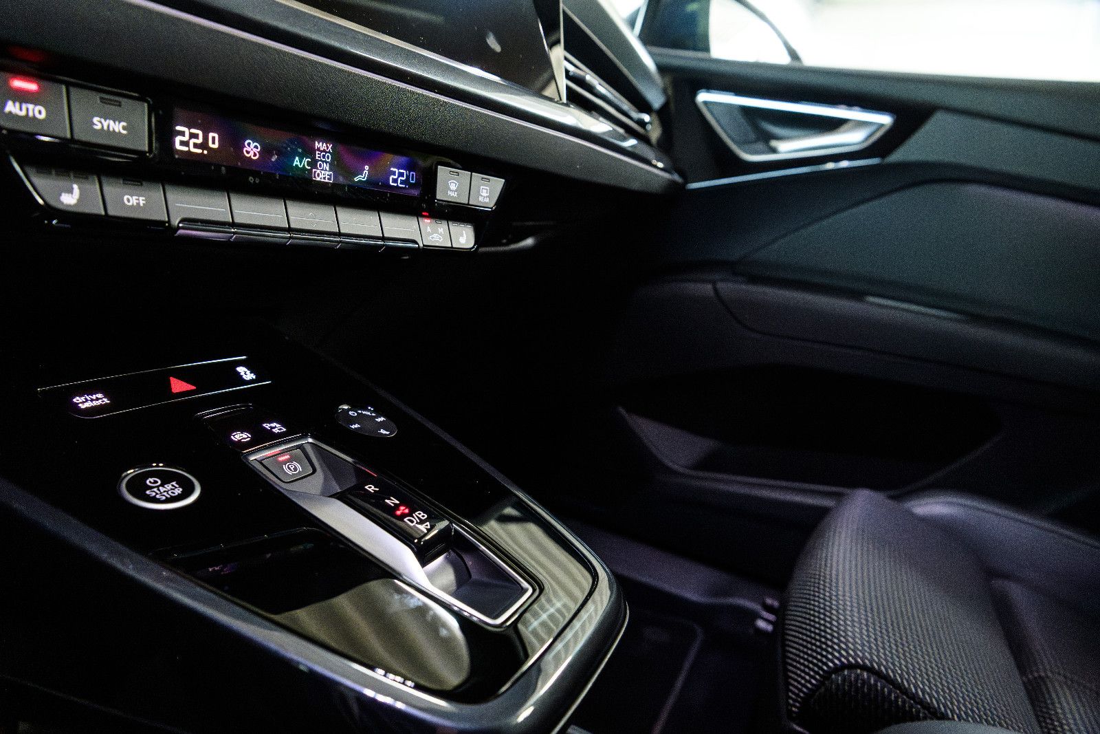 Fahrzeugabbildung Audi Q4 e-tron 45 RFK/MATRIX