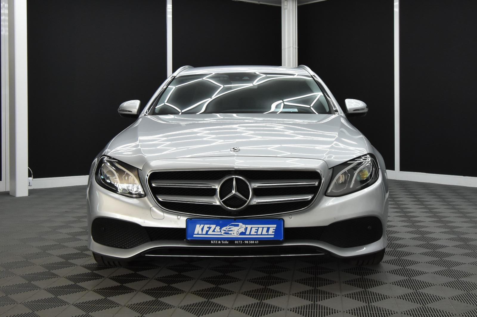 Mercedes-Benz E 220  SHZ AHK RFK LED Ambiente.
