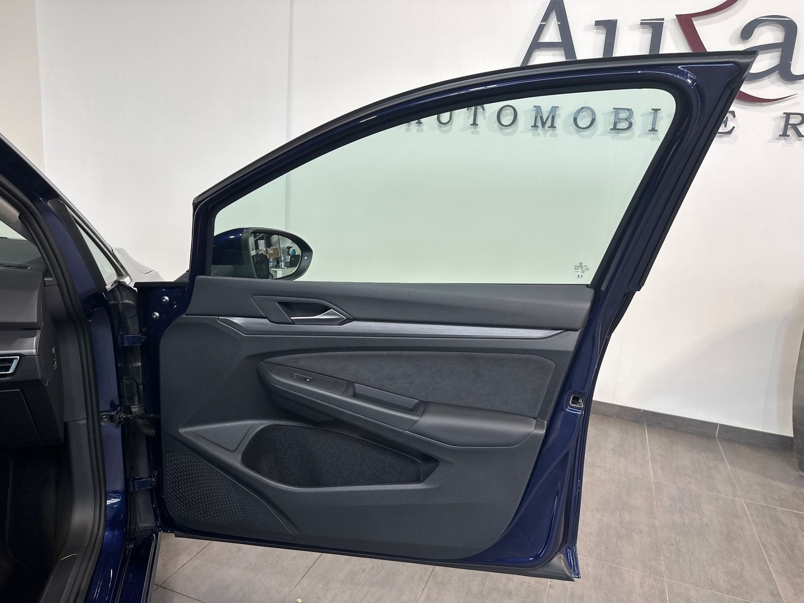Fahrzeugabbildung Volkswagen Golf Variant 2.0 TDI DSG Style NAV+AHK+ACC+KAM
