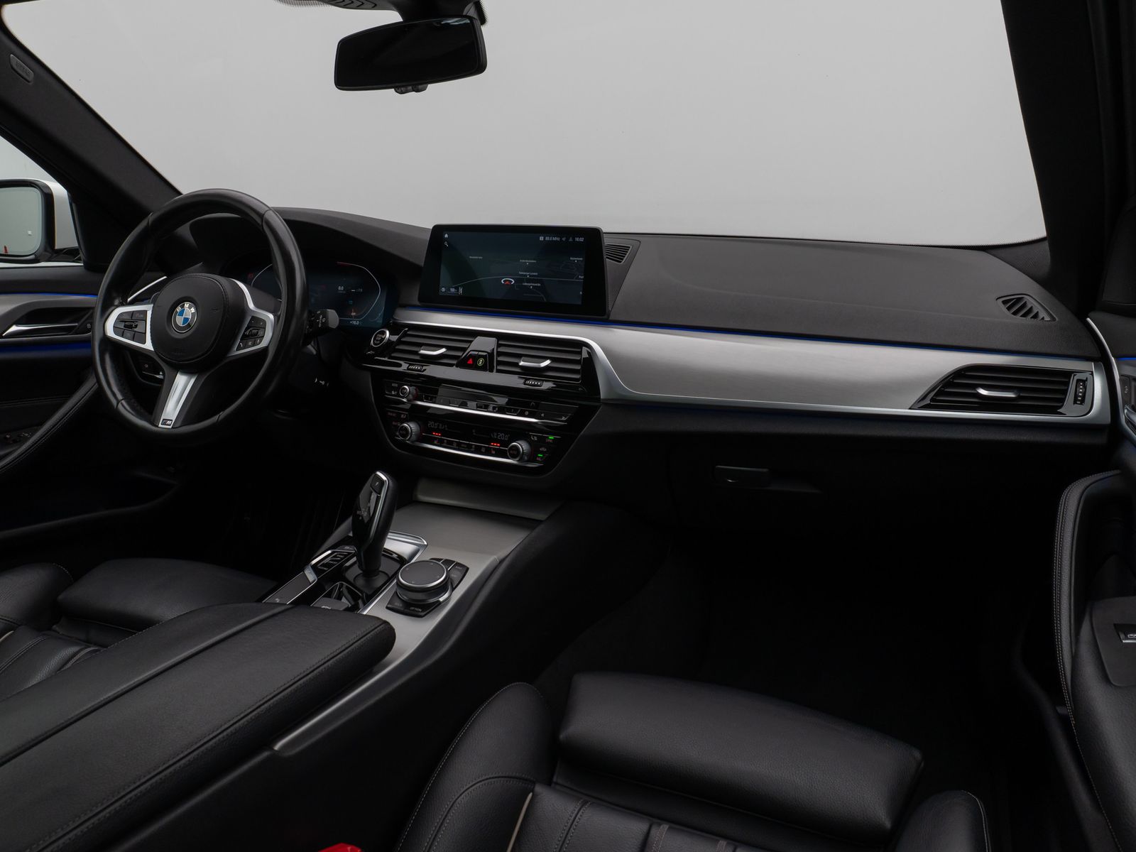 Fahrzeugabbildung BMW 520d Sport Line Kamera Panorama AHK HiFi Alarm