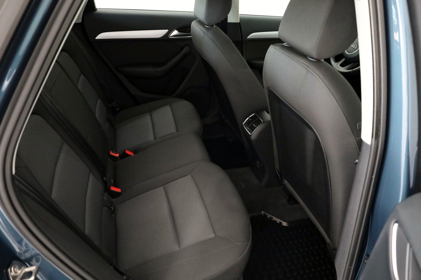 Fahrzeugabbildung Audi Q3 S Line, Navi,LED,Keyless,PDC,SH,AHK SR+WR