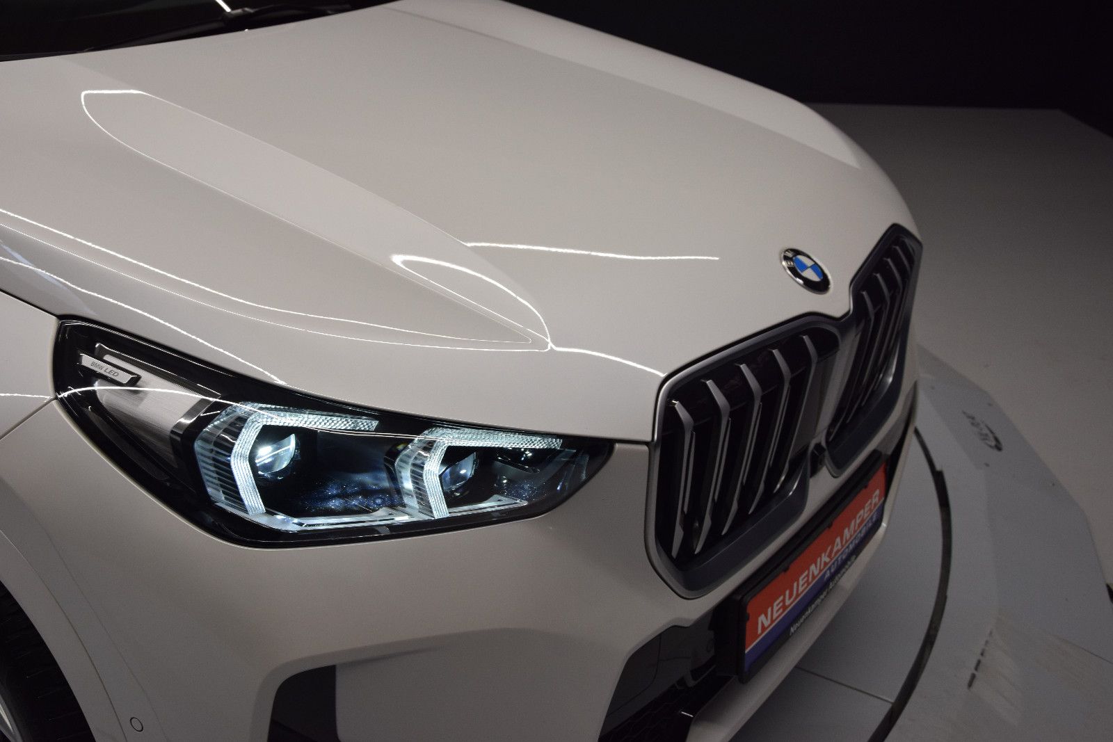 Fahrzeugabbildung BMW X1 sDrive 20 i M Sport Pano HuD Memory ACC Leder
