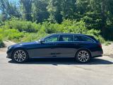 Mercedes-Benz E 220 d T Autom. - - Mercedes-Benz E 220 mit Diesel-Antrieb: Blau, Kombi