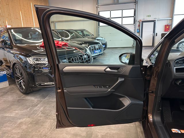 Volkswagen Touran*7-Sitzer*MASSAGE*ACC*AHK*NAV*STHZ*