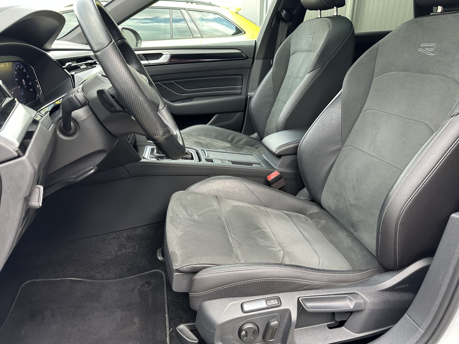Fahrzeugabbildung Volkswagen Arteon R-Line NAV+MATRIX+PANO+ACC+AHK+360°+20ZO