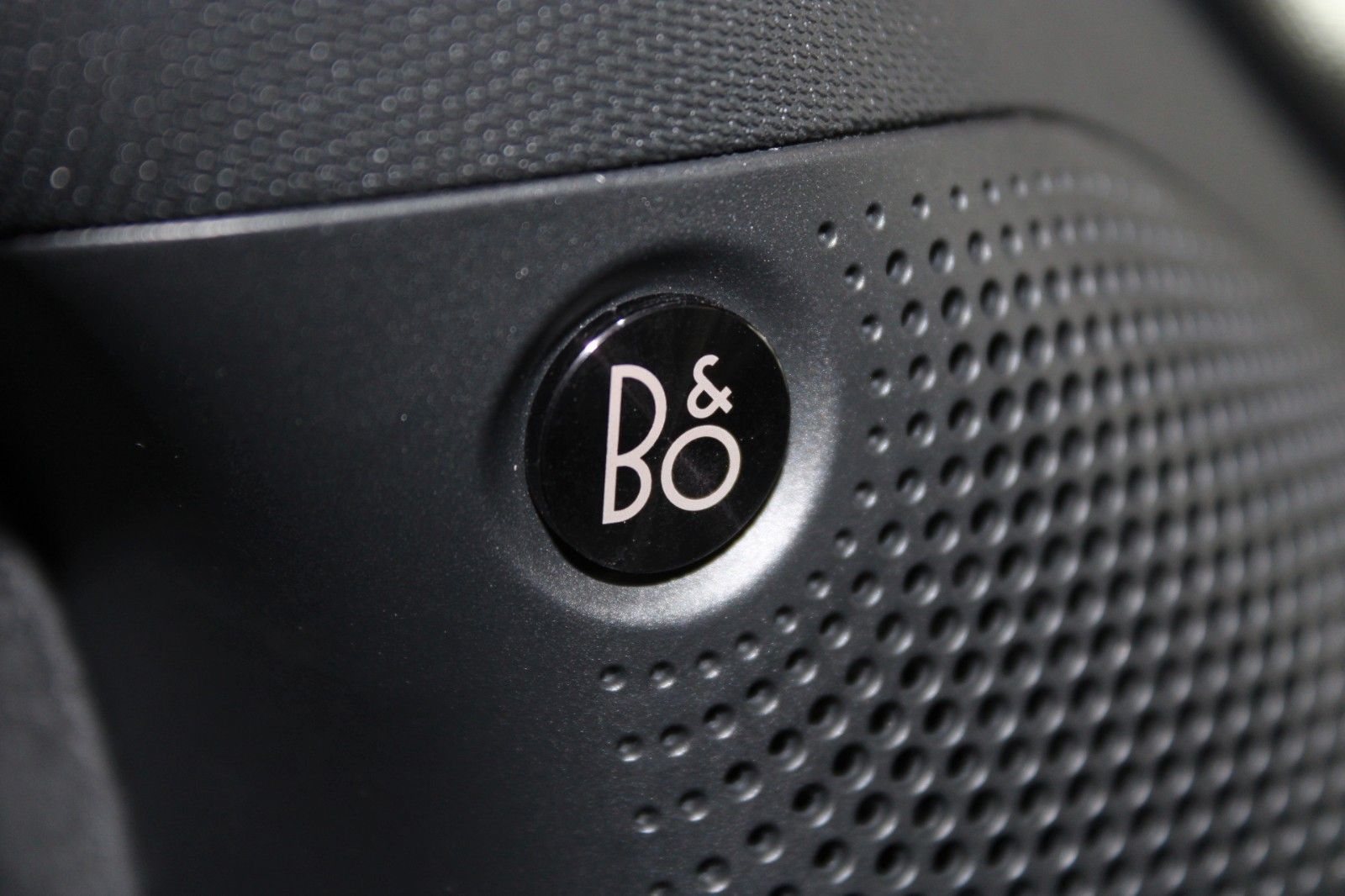 Fahrzeugabbildung Ford Ranger Platinum Automatik LEDER B&O ROLLO AHK