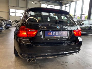 BMW Touring 330d xDrive *PANO*NAVI*PDC*SZHZ*LEDER*