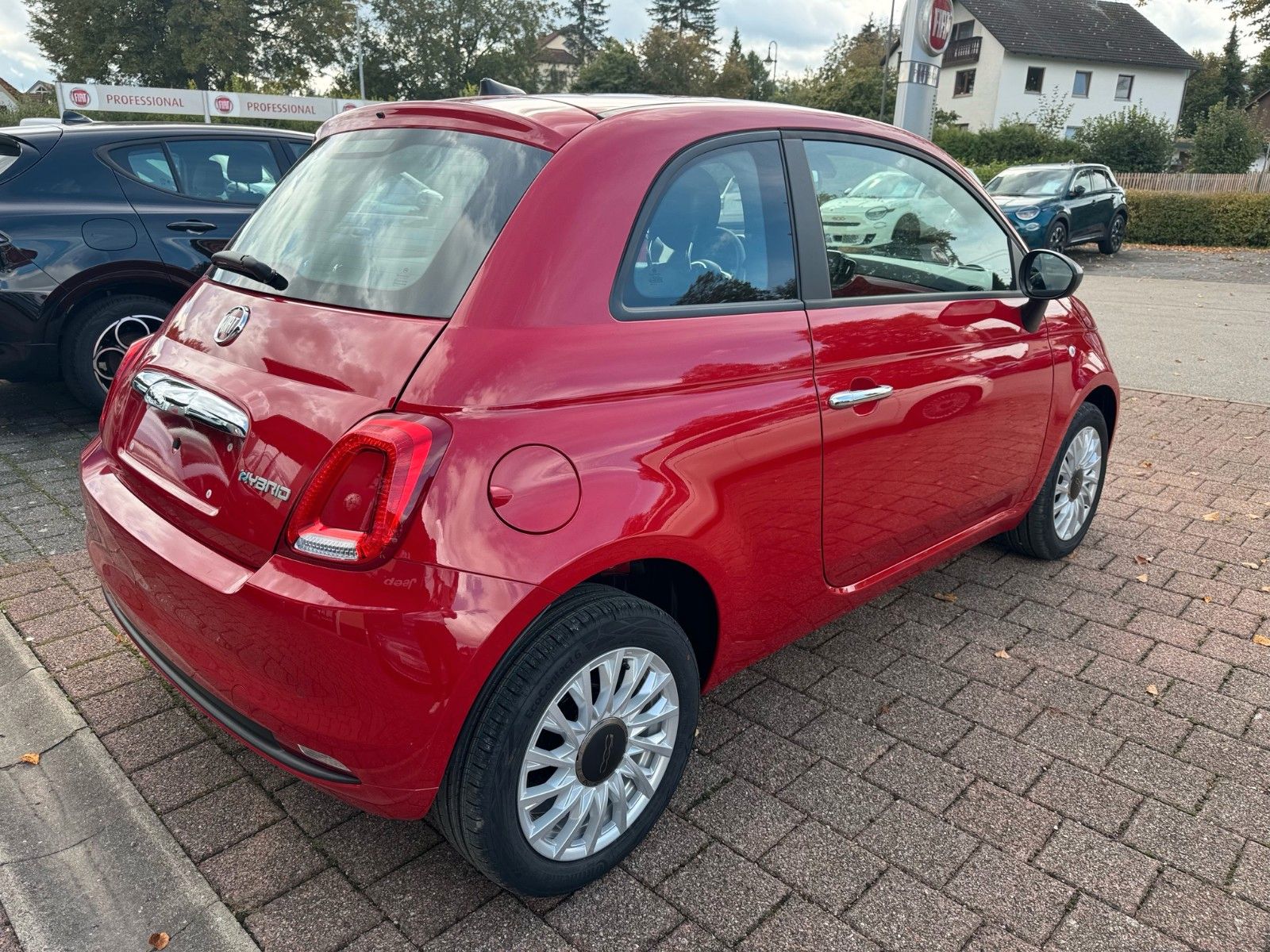 Fahrzeugabbildung Fiat 500 HATCHBACK MY23 1.0 GSE PDC CARPLAY TEMPOMAT