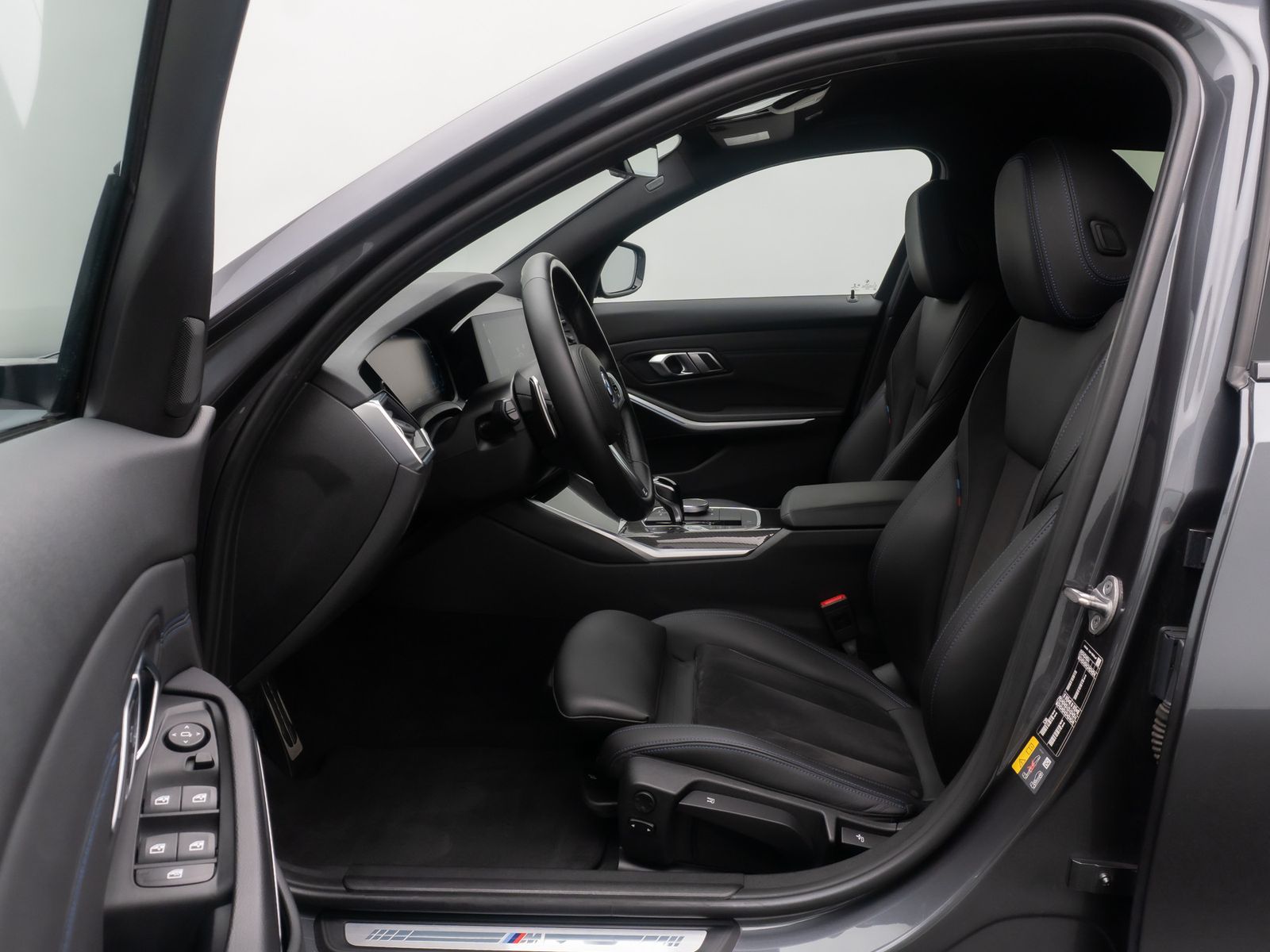 Fahrzeugabbildung BMW 330e M Sport Alarm AHK DAB HiFi Komfort PDC 18"