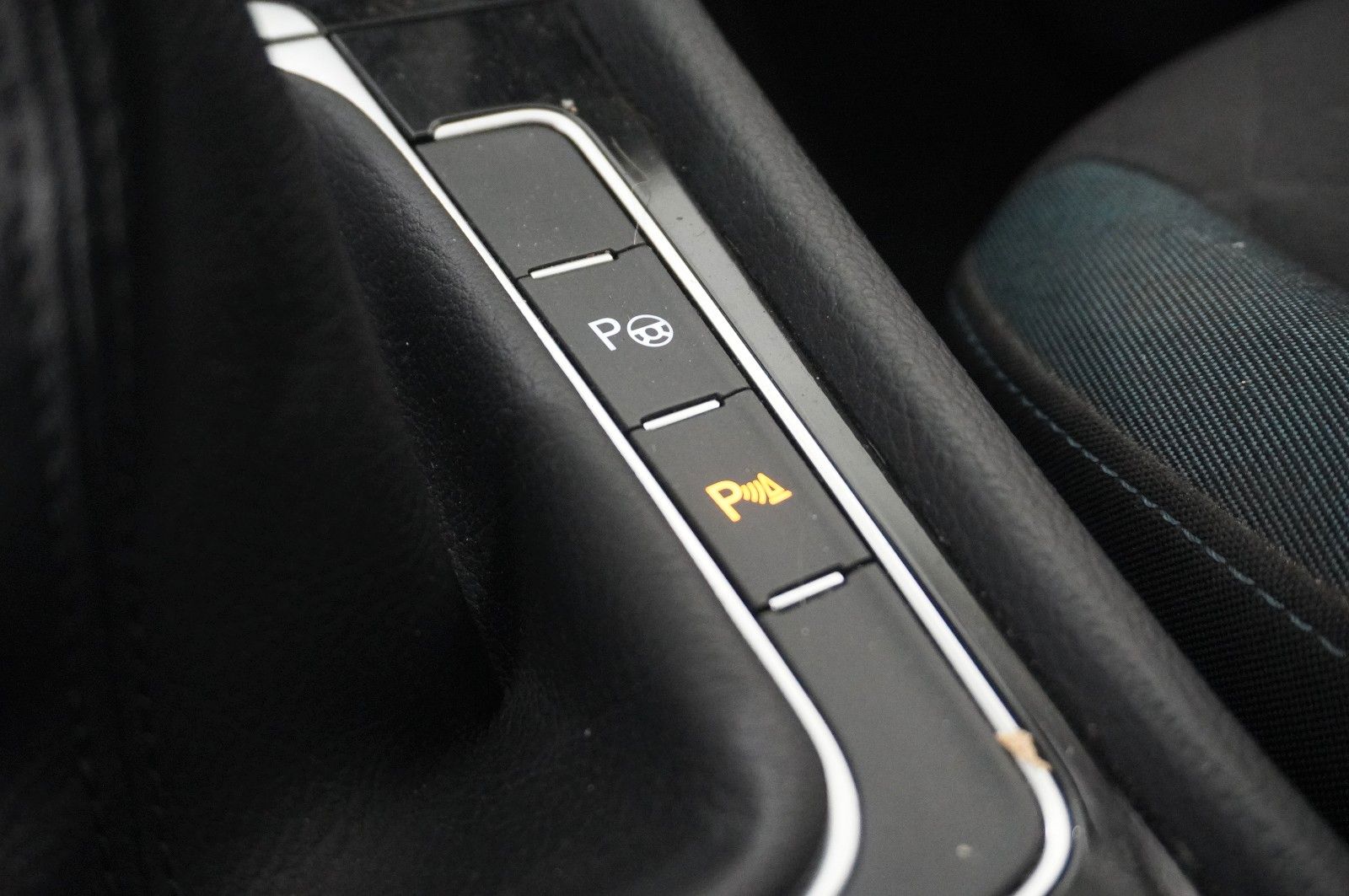 Fahrzeugabbildung Volkswagen Golf VII VAR. 1.6 TDI IQ-DRIVE NAVI/LED/ACC/AHK