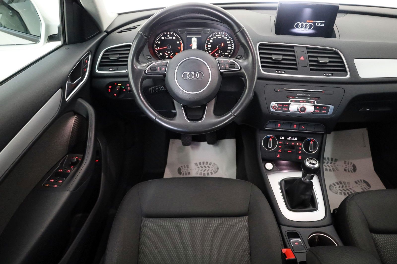 Fahrzeugabbildung Audi Q3 1.4 TFSI Paket S Line Navi,Xenon,SH,AHK,SR+WR