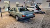 Mercedes-Benz W124 Oldtimer - Mercedes-Benz aus 1984 mit Diesel-Antrieb