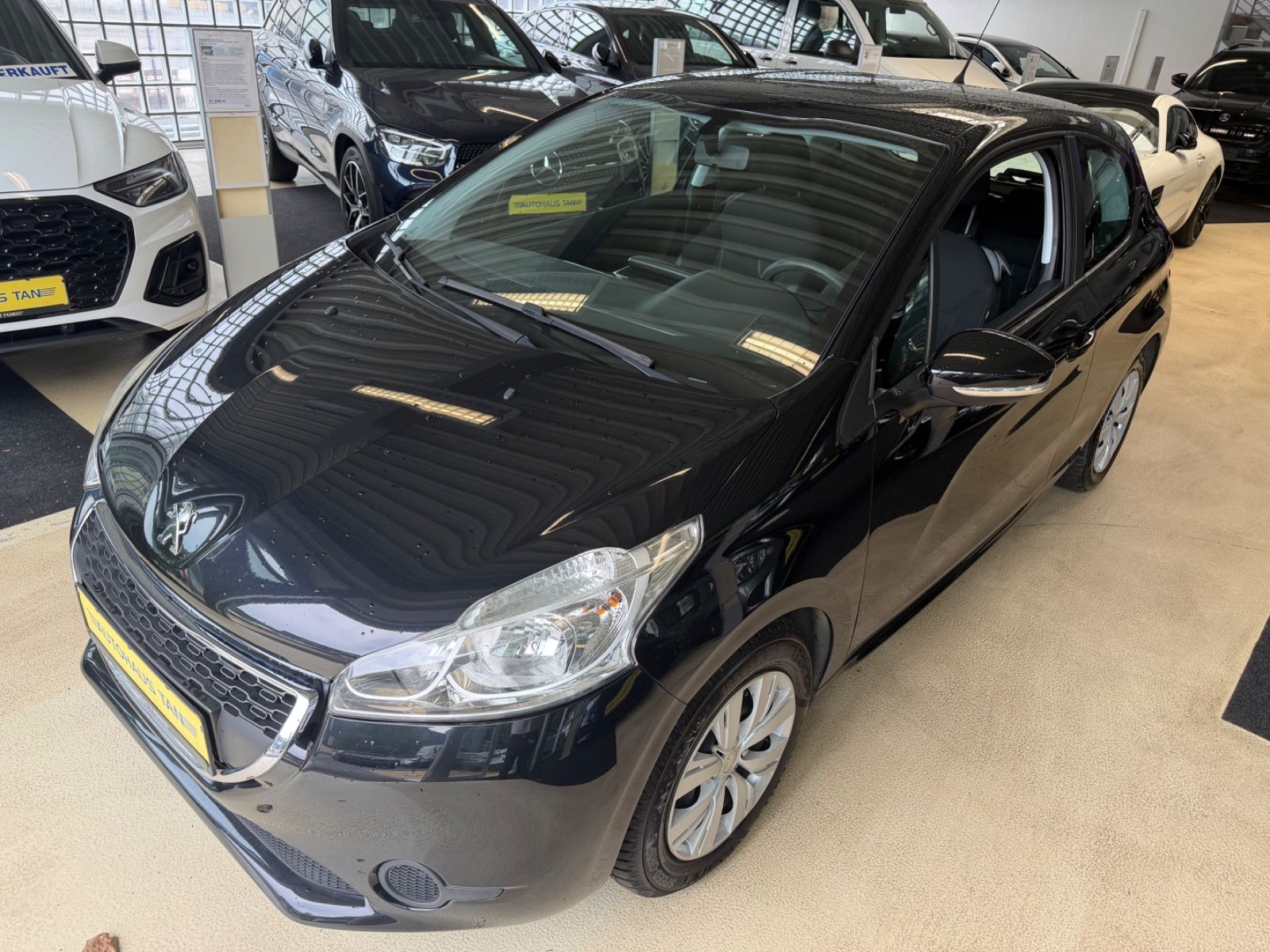 Fahrzeugabbildung Peugeot 208 Active
