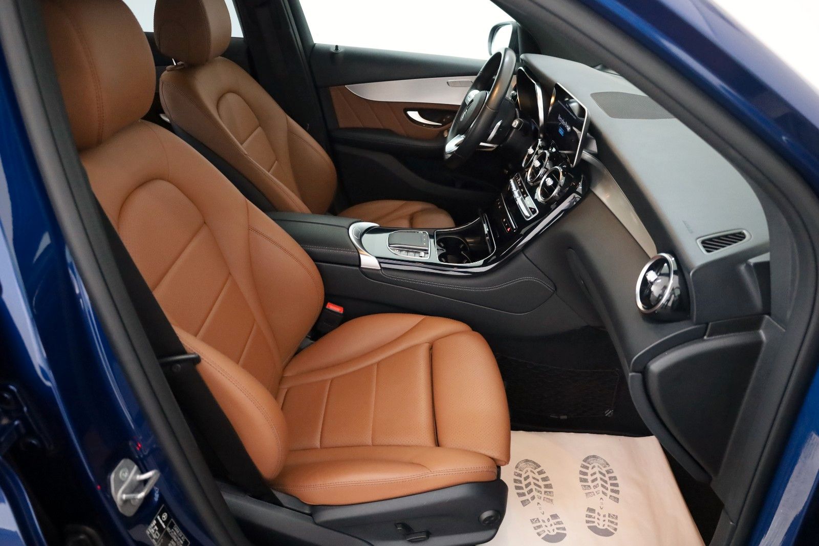 Fahrzeugabbildung Mercedes-Benz GLC 300 4M AMG Line Leder,Navi,LED,Panorama,AHK