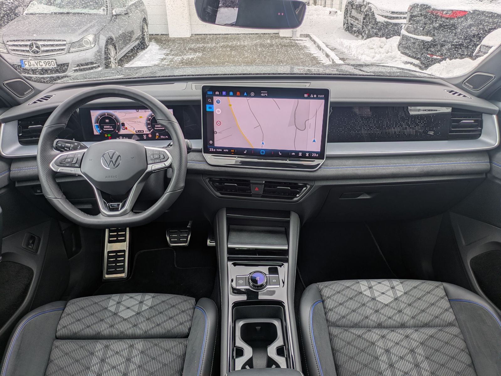 Fahrzeugabbildung Volkswagen Tayron 2.0 TDI 4M R-Line 7Si*MATRIX*AHK*PANO*HUD