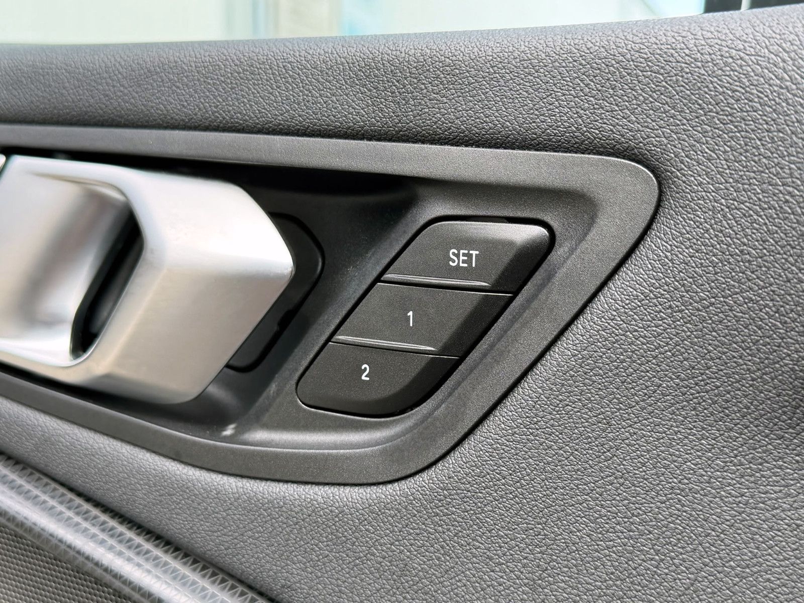 Fahrzeugabbildung BMW M135i Steptr. xDrive M-Perf. ACC KAM HUD PANO BT