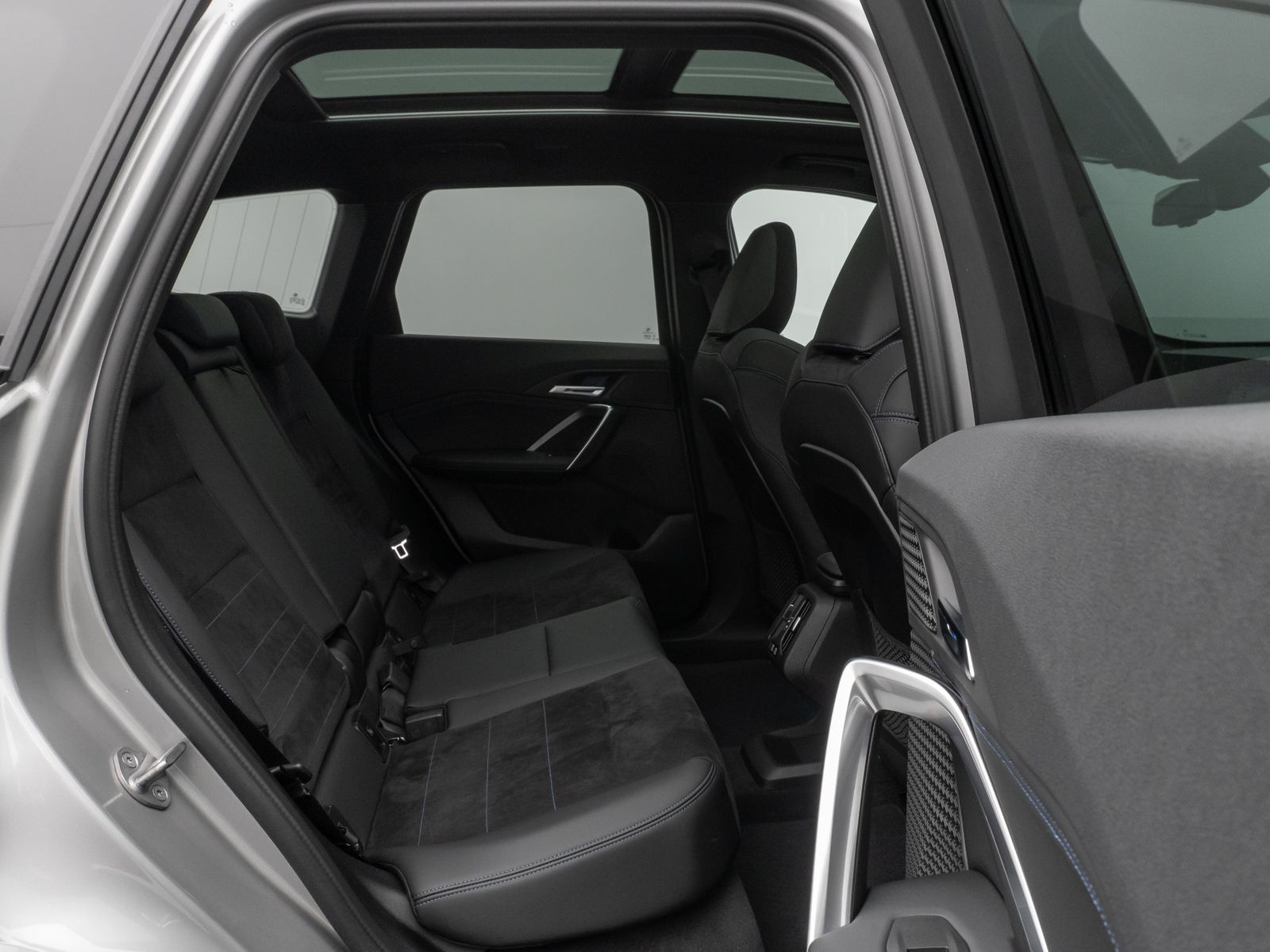 Fahrzeugabbildung BMW iX1 xD30 M Sport Panorama Kamera DAB Komfort LED
