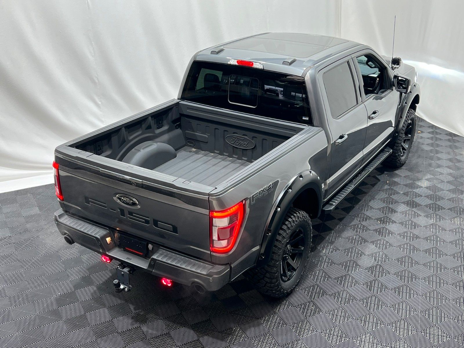 Fahrzeugabbildung Ford F-150 Lariat 5.0L V8 SC 5,5" Black Ed. RTR Ed.