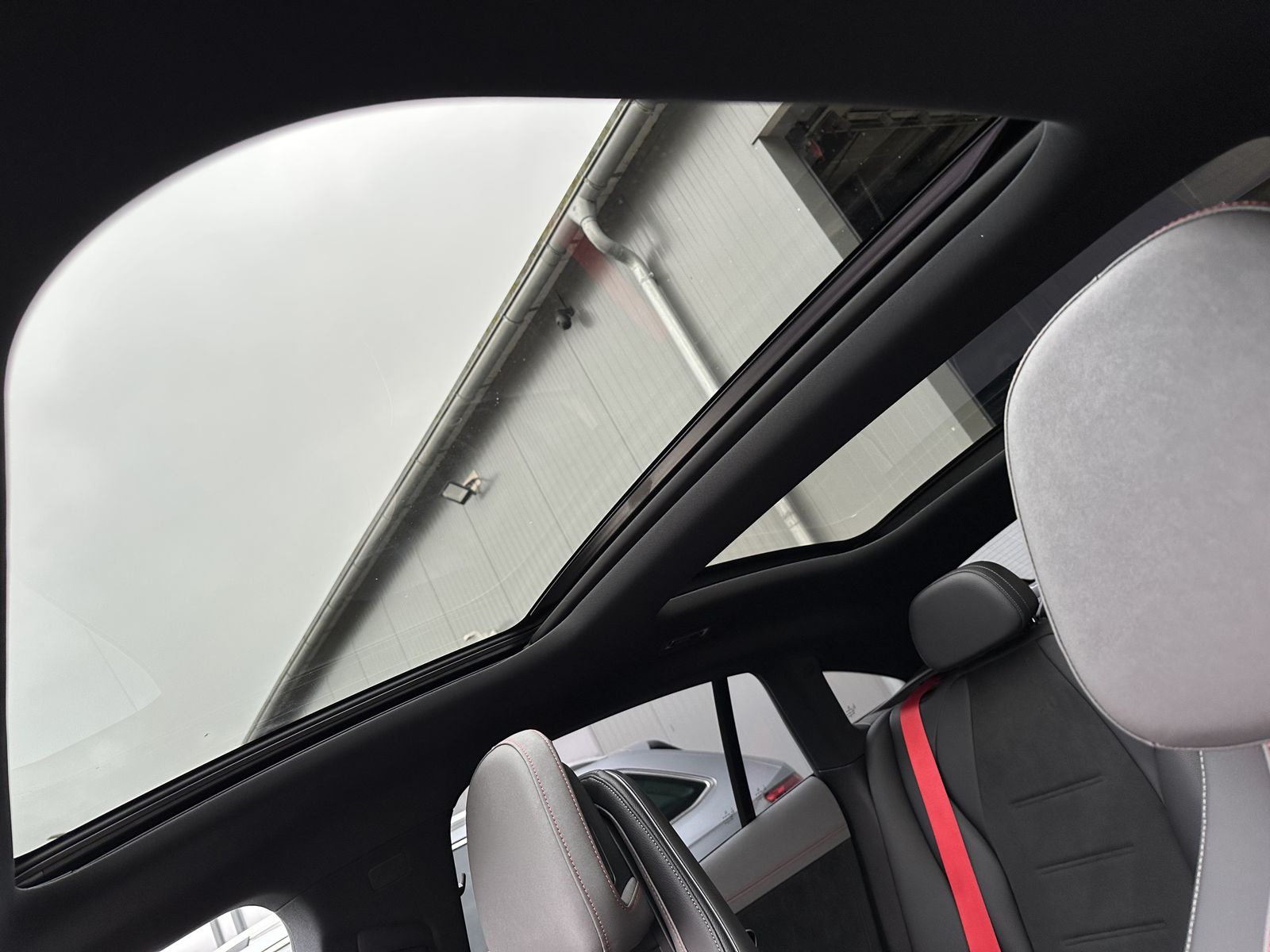 Fahrzeugabbildung Mercedes-Benz EQE 43 AMG 4Matic NAV+LED+PANORAMA+BURMESTER+HUD