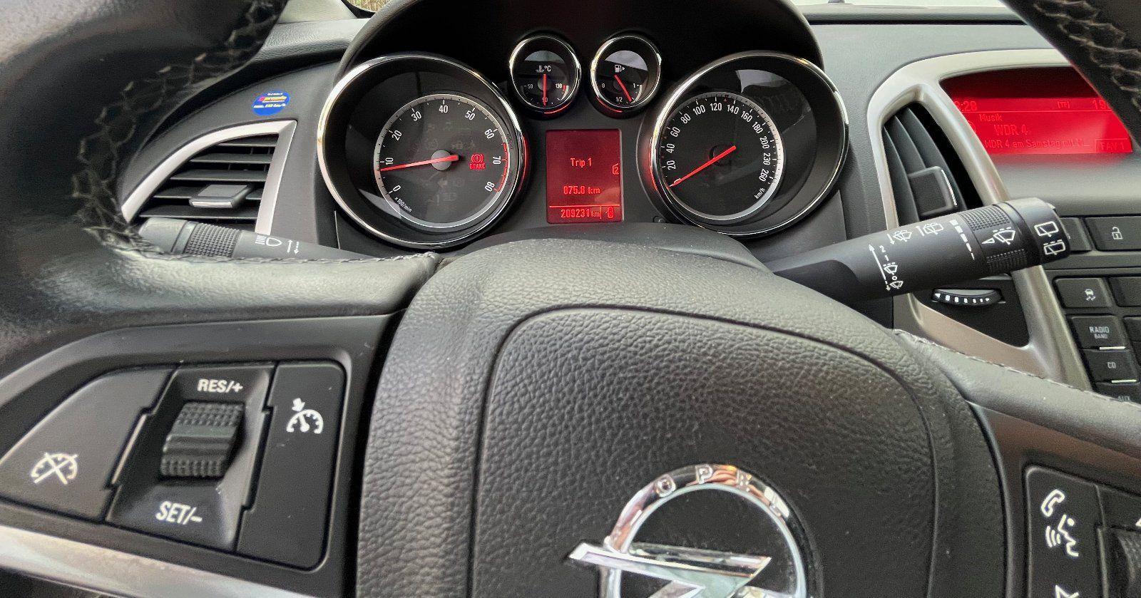 Opel Astra 2012 — photo 15