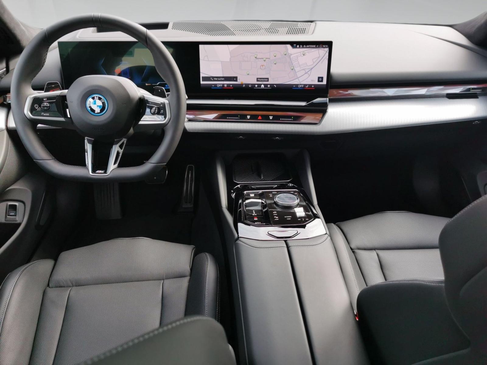 BMW 530e xDrive Touring M SPORT INDIVI TANSANITBLAU