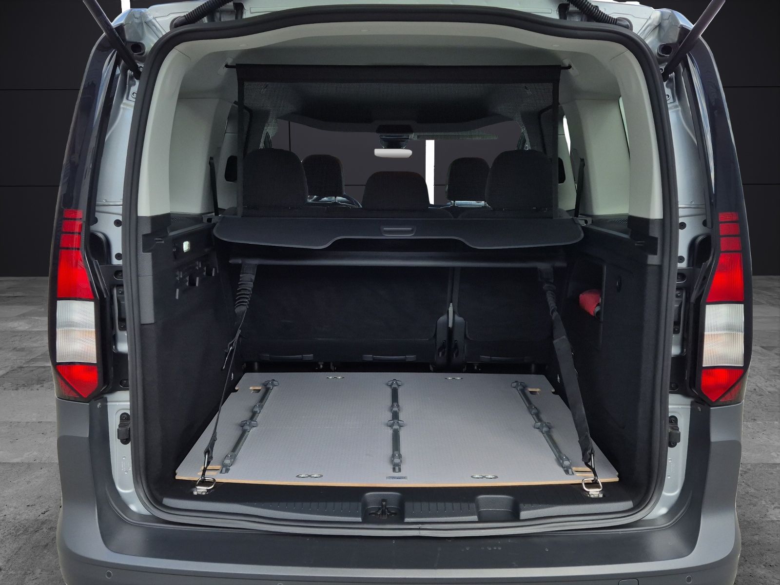 Fahrzeugabbildung Volkswagen Caddy Kombi TDI Standhzg Navi ACC PDC SHZ