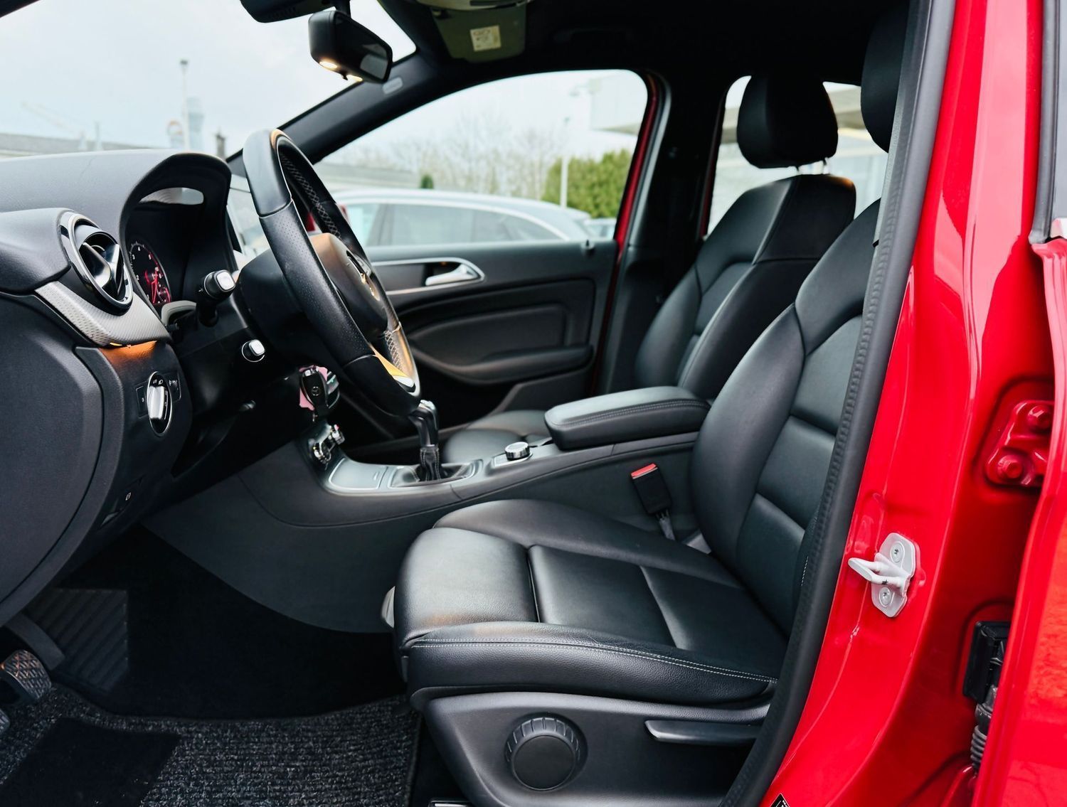 Fahrzeugabbildung Mercedes-Benz B 180 d URBAN, Tempomat, Kindersitze, PTS, SHZ,