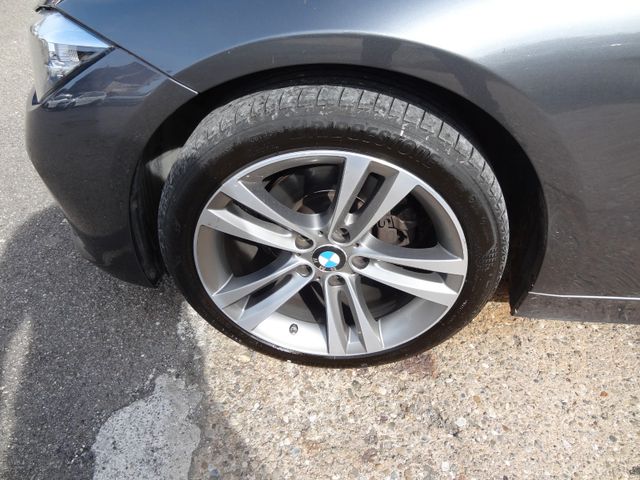 Fahrzeugabbildung BMW 318i Sport Line/1.Hd/70TKM/SitzH/PDC/