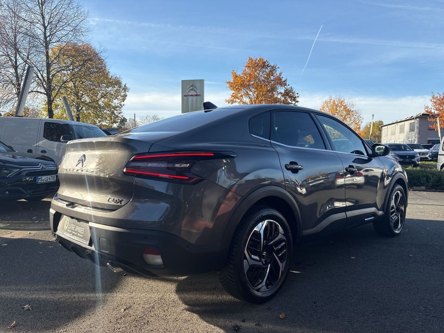 Fahrzeugabbildung Citroën C4 X PureTech 130 S&S EAT8 Shine HUD Navi Digita