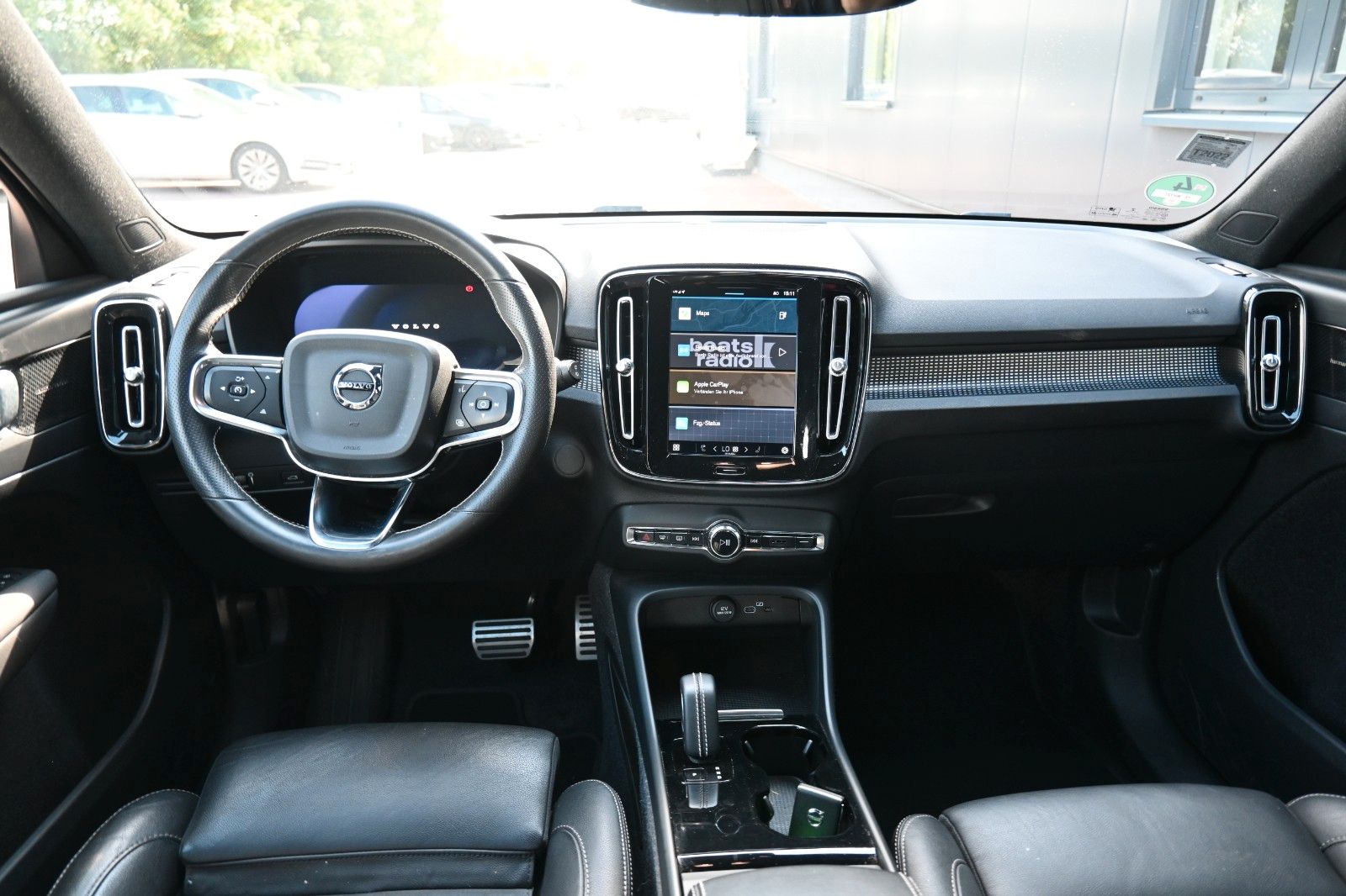 Fahrzeugabbildung Volvo XC40 BEV AWD R Design*H&K*FSHZG*RFK*WP*20Zoll*