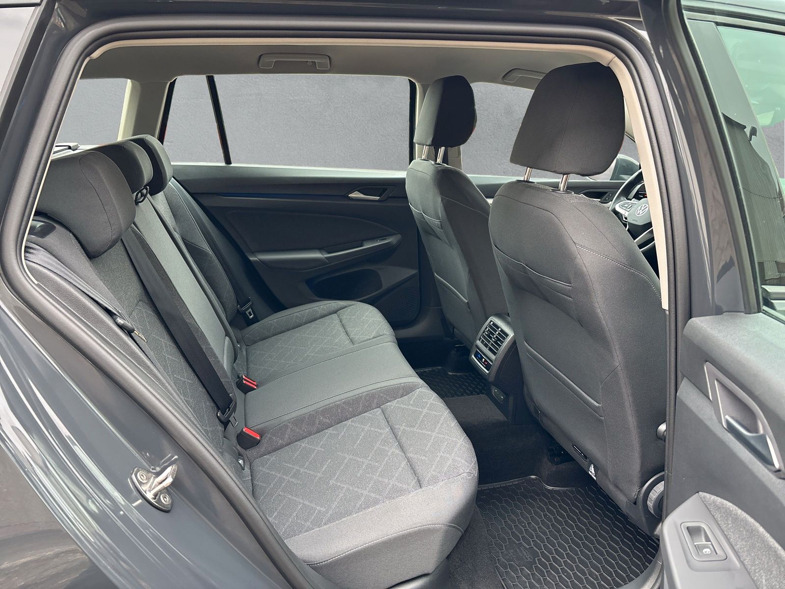 Fahrzeugabbildung Volkswagen Golf  Variant 2.0 TDI Life Kamera AppConnect Nav