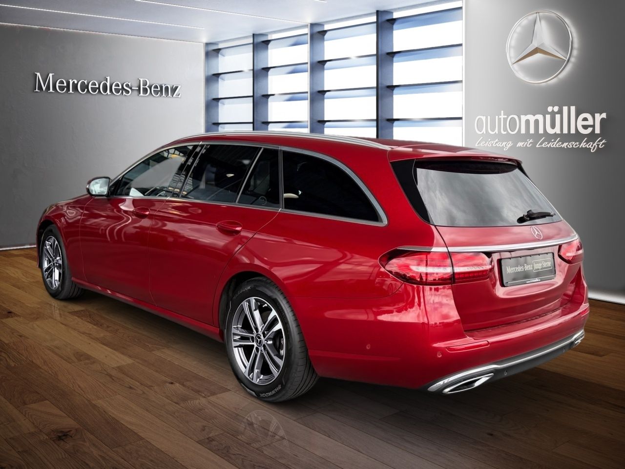 Fahrzeugabbildung Mercedes-Benz E 220 d T AVANTGARDE+AHK+EASYPACK+AMBIENT+MEMORY