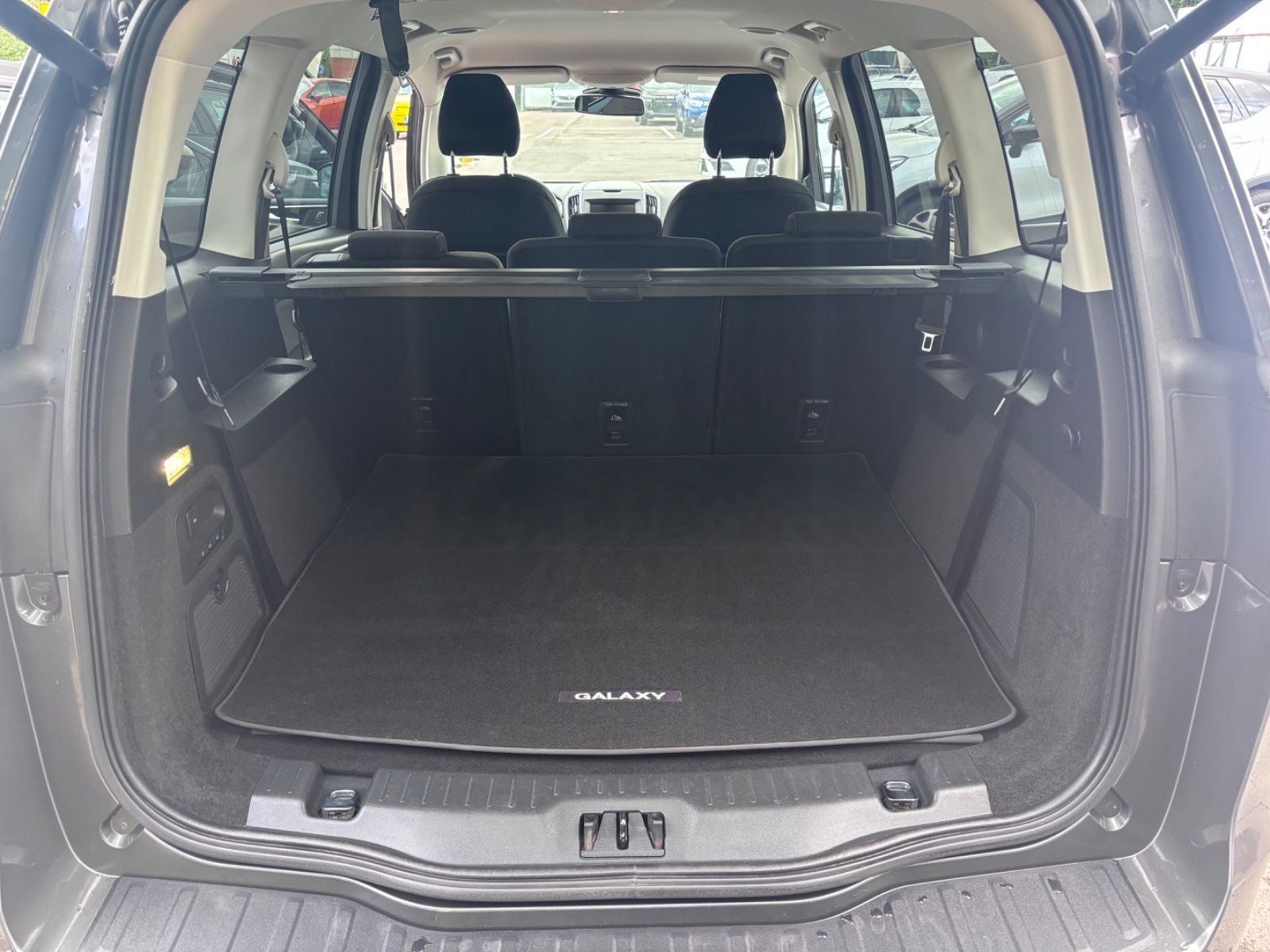 Fahrzeugabbildung Ford Galaxy Titanium 7-Sitzer Automatik