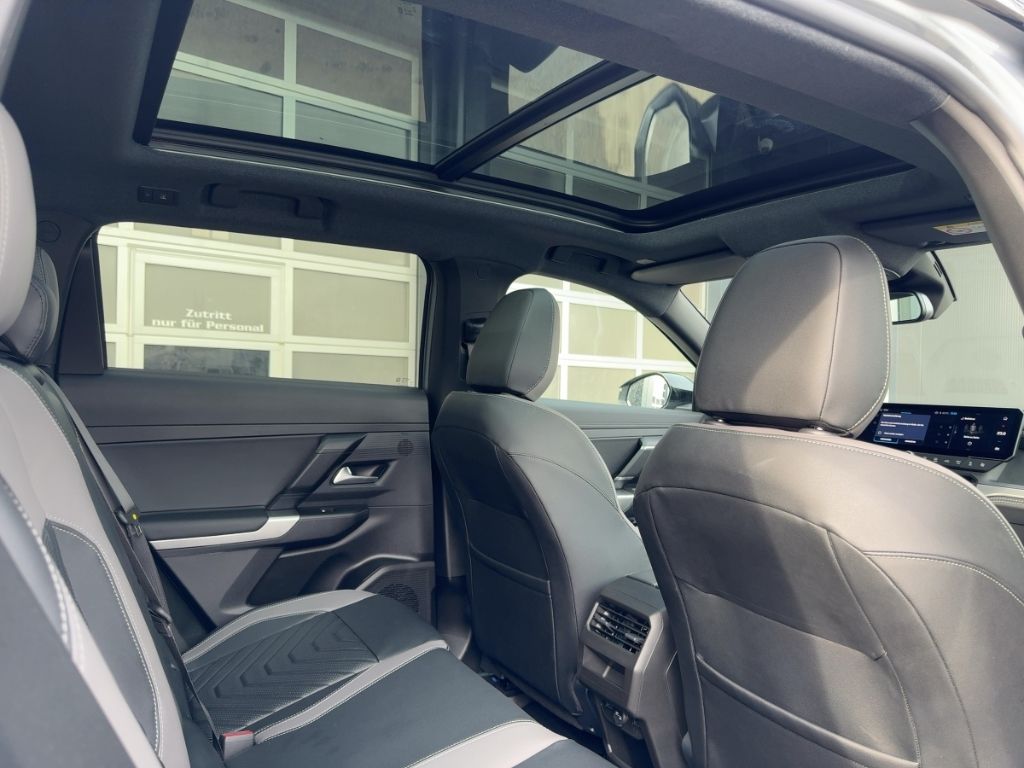 Fahrzeugabbildung Jeep Compass e-Hybrid First Edition PANO MATRIX HEAD-
