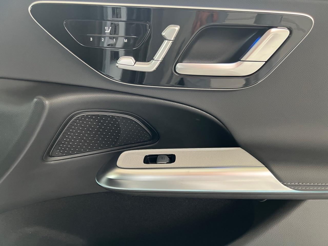 Mercedes-Benz E 220 d T AMG Night AHK Digital Light Memory 360