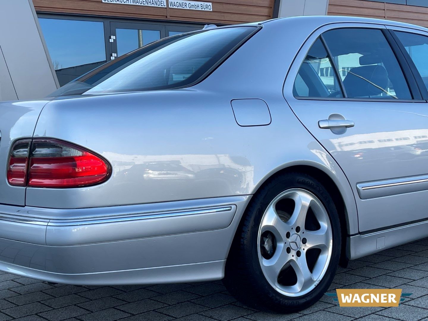 Fahrzeugabbildung Mercedes-Benz E 200 Kompressor AVANTGARDE Automatik