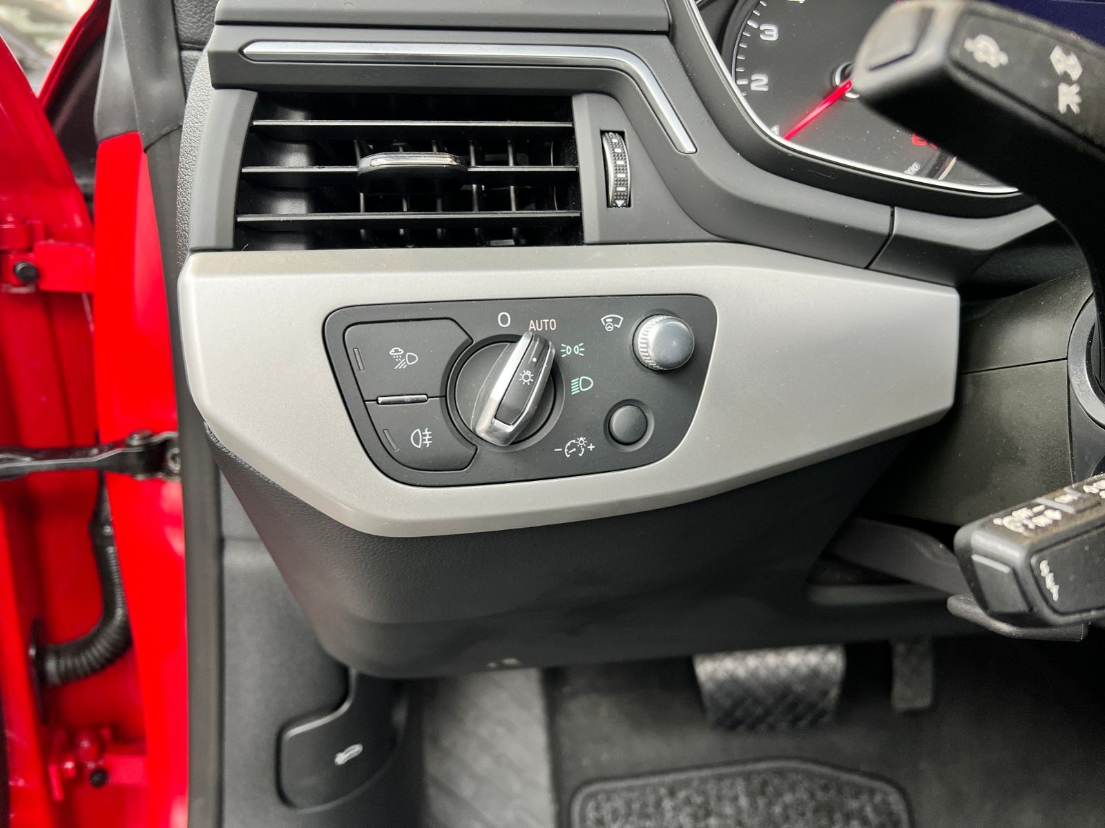 Fahrzeugabbildung Audi A5 Cabriolet 40 TFSI quattro HUD LED NAV RFK SHZ