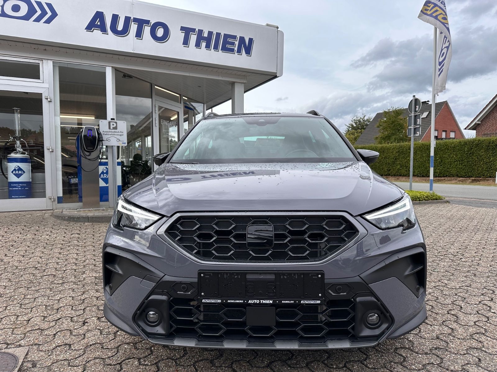Fahrzeugabbildung SEAT Arona 1.5 TSI FR Black Edition DSG ACC/LED/Kamer