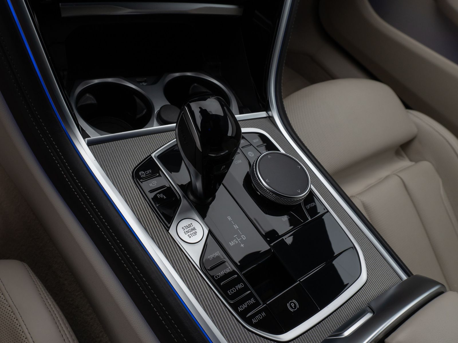 Fahrzeugabbildung BMW 840d xD Gran Coupè Laser 360°HUD SoftCl DisplKey