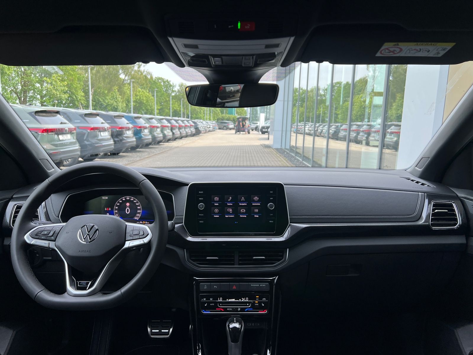 Fahrzeugabbildung Volkswagen T-Cross R-Line 1.5 TSI DSG *AHK, IQ.LIGHT, ACC,