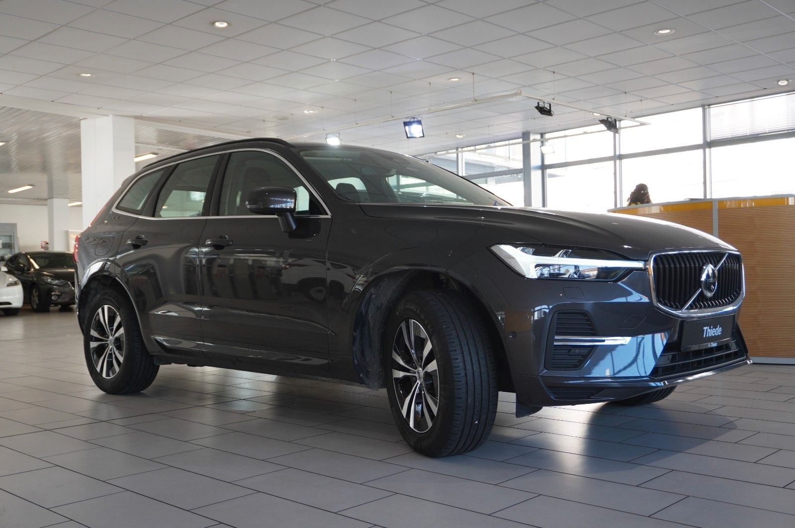 Fahrzeugabbildung Volvo XC 60 MOMENTUM PRO 2WD NAVI/LED/360°/VIRT./AHK