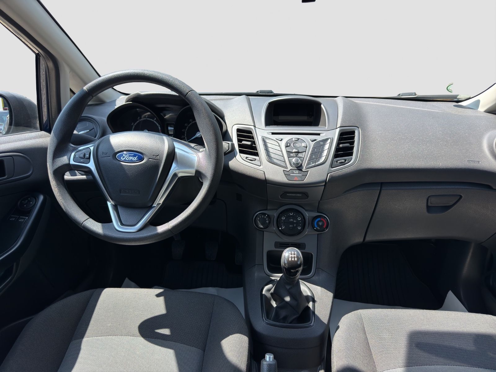 Fahrzeugabbildung Ford Fiesta Ambiente/Klimaanlage/TÜV/HU/Radio/USB